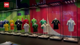 VIDEO: Jersey Maradona dan Pele Dipamerkan di Museum Piala Dunia