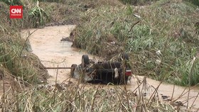 VIDEO: Banjir Bandang Terjang Semarang Barat. 1 Warga Belum Ditemukan