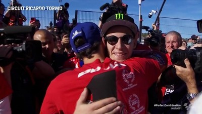 VIDEO: Sikap Sportif Quartararo untuk Bagnaia Usai MotoGP Valencia