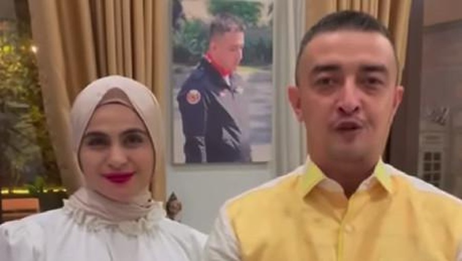 Asha Shara dengan suami baru.