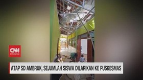 VIDEO: Atap SD Ambruk, Sejumlah Siswa Dilarikan di Puskesmas