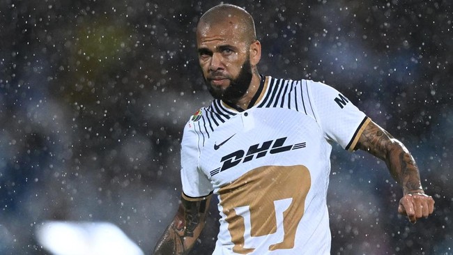 Dani Alves mencetak sejarah usai masuk skuad timnas Brasil untuk Piala Dunia 2022. Di usia 39, Alves menjadi pemain tertua timnas Brasil di ajang Piala Dunia.