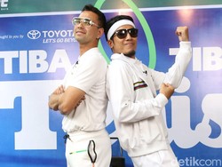 Desta Vs Raffi Ahmad Tanding Tenis Lagi, Rebutkan Trofi Berlian Rp 2 M!