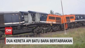 VIDEO: Dua Kereta Api Batu Bara Bertabrakan