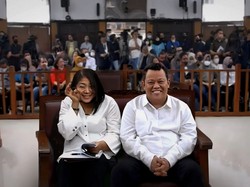 Ini Fakta Dibalik Foto Istri Sambo Duduk Bersama Kuat Maruf
