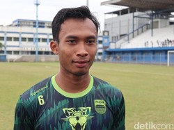 Lemparan Jauh Robi Darwis yang Mematikan