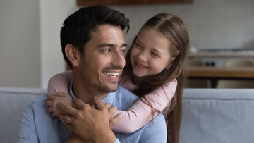 TIPS AGAR AYAH DEKAT DENGAN ANAK PEREMPUAN