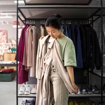 img-title 7 Rekomendasi Thrift Shop di Instagram, Unik dan Kekinian