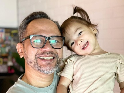 Gaya Parenting Unik Indra Brasco, Jadi Ayah yang Asyik untuk Anak