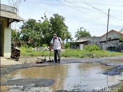Duh! Jalan Rusak Parah di Brebes Mencapai 258 Km, Ada yang Mirip Kubangan