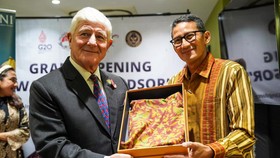 Sandiaga Uno Resmikan Waroeng Windsor: Duniakan Kuliner Indonesia