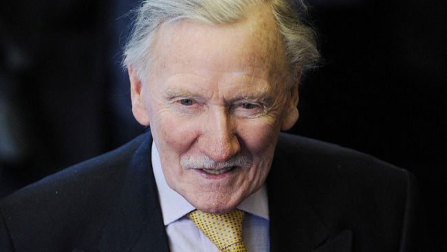 Pengisi suara Sorting Hat Harry Potter Leslie Phillips meninggal dunia pada Senin (7/11) saat berusia 98 tahun.