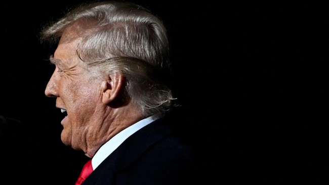 Trump diganjar denda Rp1,3 triliun karena serangan di medsos, usai diduga melakukan kekerasan seksual ke kolumnis Jean Carroll.