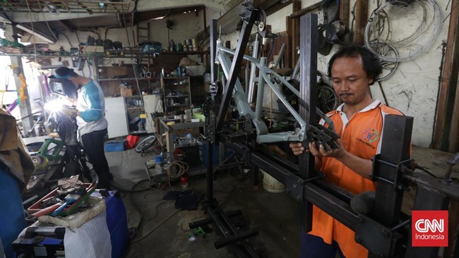 Sekretaris Jenderal Kementerian ESDM Rida Mulyana mengatakan subsidi kendaraan listrik senilai Rp7 juta bakal diberikan langsung kepada bengkel, bukan konsumen.