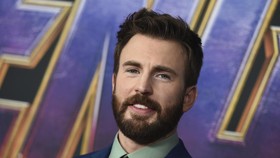 Jeremy Renner Jalani Fisioterapi, Chris Evans Masih Bisa Beri Guyonan