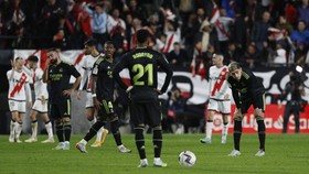 FOTO: Kalah di Kandang Vallecano, Madrid Gagal Gusur Barcelona