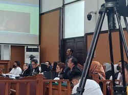 Hakim Tanya Ajudan: Posisi Putri Candrawathi Bisa Lihat Yosua Ditembak?