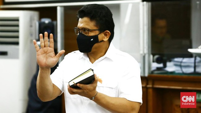 Ferdy Sambo tak berani mengintimidasi Bharada E sebelum bertemu Kapolri ihwal kronologi pembunuhan. Pasalnya, saat itu Bharada E ditemani Wakil Dankor Brimob.