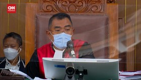 VIDEO: Hakim Sebut Keterangan Daden Berbeda Kesaksian Adik Yosua