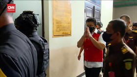 VIDEO: Momen Ferdy Sambo Tiba di Pengadilan Naik Mobil Tahanan