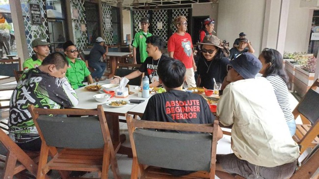 Ormas TKN menyebut akan melaporkan Greenpeace ke polisi jika tetap kampanye, namun mereka menolak langkah itu sebagai bentuk intimidasi.