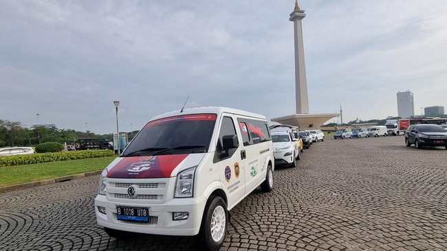 Touring kendaraan listrik Jakarta-Bali untuk mengampanyekan penggunaan kendaraan ramah lingkungan dan mengenalkan kendaraan listrik kepada masyarakat.
