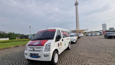 Puluhan Mobil Listrik Touring ke Bali