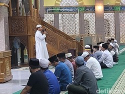 Warga Bone Sambut Gerhana Bulan dengan Salat Khusuf dan Doa Bersama