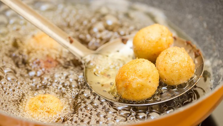 preparation of meatballs in a frying pan at home