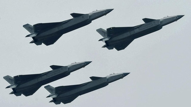 Kementerian Pertahanan Taiwan mendeteksi 68 jet tempur China dan 10 kapal Angkatan Laut di dekat pulau itu beberapa hari belakangan ini.
