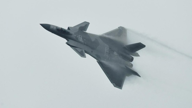 Taiwan mengecam latihan militer China yang digelar di dekat kawasan mereka, Senin (9/1). Mereka melaporkan puluhan jet China lalu-lalang dalam 24 jam.