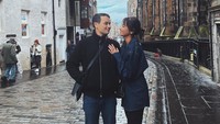<p>Adik Maudy Ayunda, Amanda Khairunnisa dan suaminya, Tavan Dutton tengah berada di Inggris untuk menjalani momen istimewa. (Foto: Instagram @akhairunnisa)<br /><br /><br /></p>