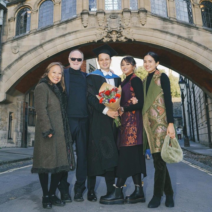 <p>Tak hanya didampingi oleh sang istri, Tavan Dutton juga didampingi oleh anggota keluarga tercinta. (Foto: Instagram @maudyayunda)<br /><br /><br /></p>
