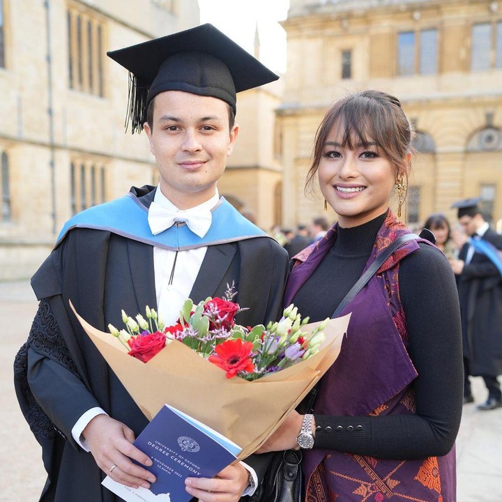 <p>Tavan Dutton baru saja menyelesaikan pendidikan master atau S2 di Oxford University, Bunda. Saat ini ia menyandang gelar MSc Contemporary Chinese Studies. (Foto: Instagram @akhairunnisa)<br /><br /><br /></p>