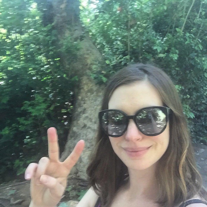 <p>Belakangan ini, namanya menjadi perbincangan di Indonesia. Pasalnya, wanita kelahiran New York, 39 tahun silam tersebut akan menghadiri B20 di Bali, Indonesia. (Foto: Instagram @annehathaway)<br /><br /><br /></p>