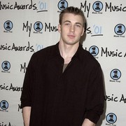 Jadi 'Sexiest Man Alive' Intip Transformasi Gaya Chris Evans dari Masa ke Masa!