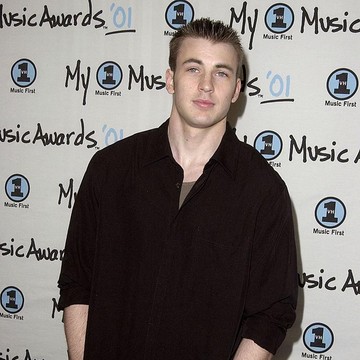 img-title Jadi 'Sexiest Man Alive' Intip Transformasi Gaya Chris Evans dari Masa ke Masa!