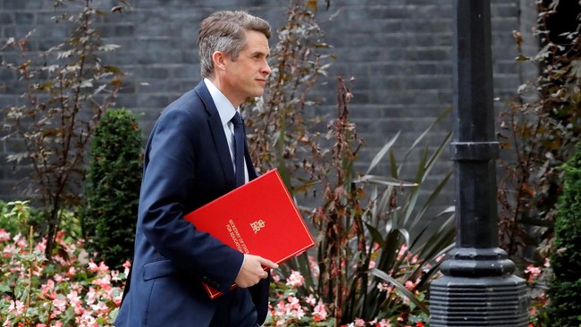 Menteri untuk Kantor Kabinet PM Inggris Rishi Sunak, Gavin Williamson, mundur dari jabatan usai diduga merundung pegawai senior dengan pesan "gorok leher".