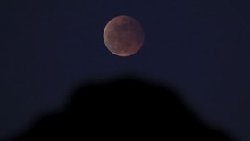 Gerhana Bulan Jumat Malam Nanti Terasa Spesial, Mengapa Demikian?
