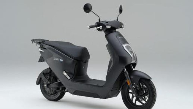 Harga motor listrik Honda EM1 e: akan diumumkan akhir tahun ini. Sebelumnya perusahaan mengumumkan harga kisaran mulai Rp40 juta - Rp45 juta.