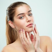 Kulit Cerah dan Atasi Flek Hitam dalam 14 Hari, Ini 4 Keunggulan Lainnya dari YOU Radiance Up! Symwhite 377 Serum