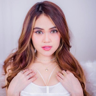 8 Potret Indrayani Rusady Selebgram Eks Kekasih Rey Mbayang Jadi Sorotan