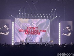Bergalau Ria Bareng LANY di Jakarta
