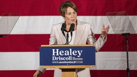 Maura Healey Jadi Gubernur Lesbian Pertama di AS