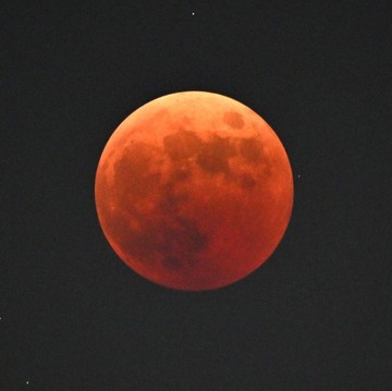 img-title 10 Mitos Ibu Hamil Saat Ada Gerhana Bulan, Jangan Keluar Rumah sampai Pakai Pisau!