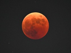 Gerhana Bulan Total 13-14 Maret 2025, Cek Waktu-Lokasinya di Sini!