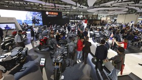 FOTO: Pameran Sepeda Motor EICMA 2022 'Bau' Bensin dan Listrik