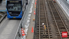 FOTO: Penampakan Utuh Rel Trem Era Belanda di Proyek MRT