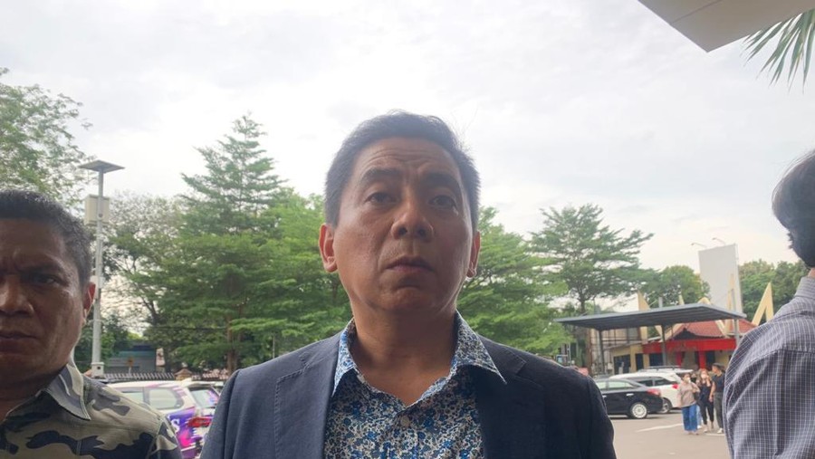 Pengacara Dewi Perssik, Sandy Arifin