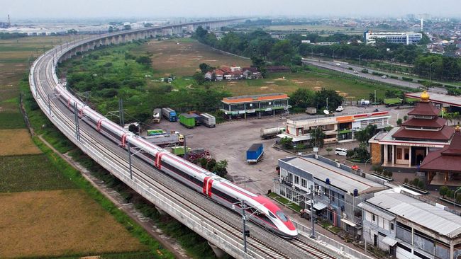 Kereta Cepat JKT-BDG Butuh Dana, Cari Utang Rp16 T ke China